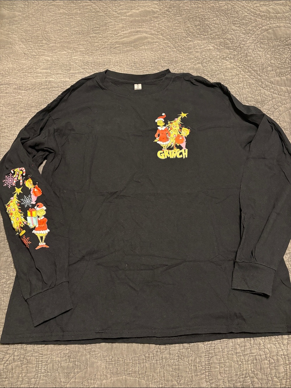 Gildan Black Long-Sleeve Grinch Graphic Tee size XL